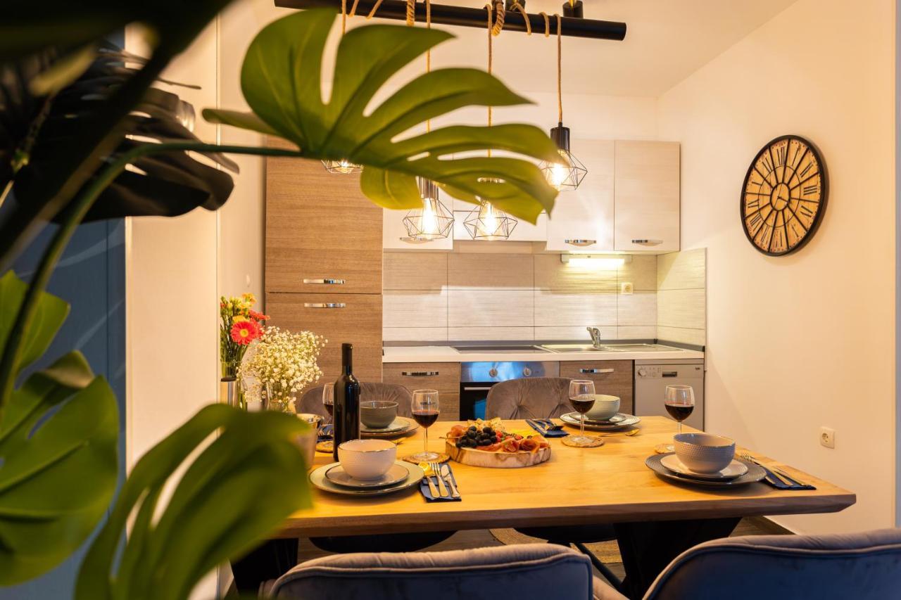 Oasis Luxury Apartment With Terrarce And Jacuzzi 斯普利特 外观 照片
