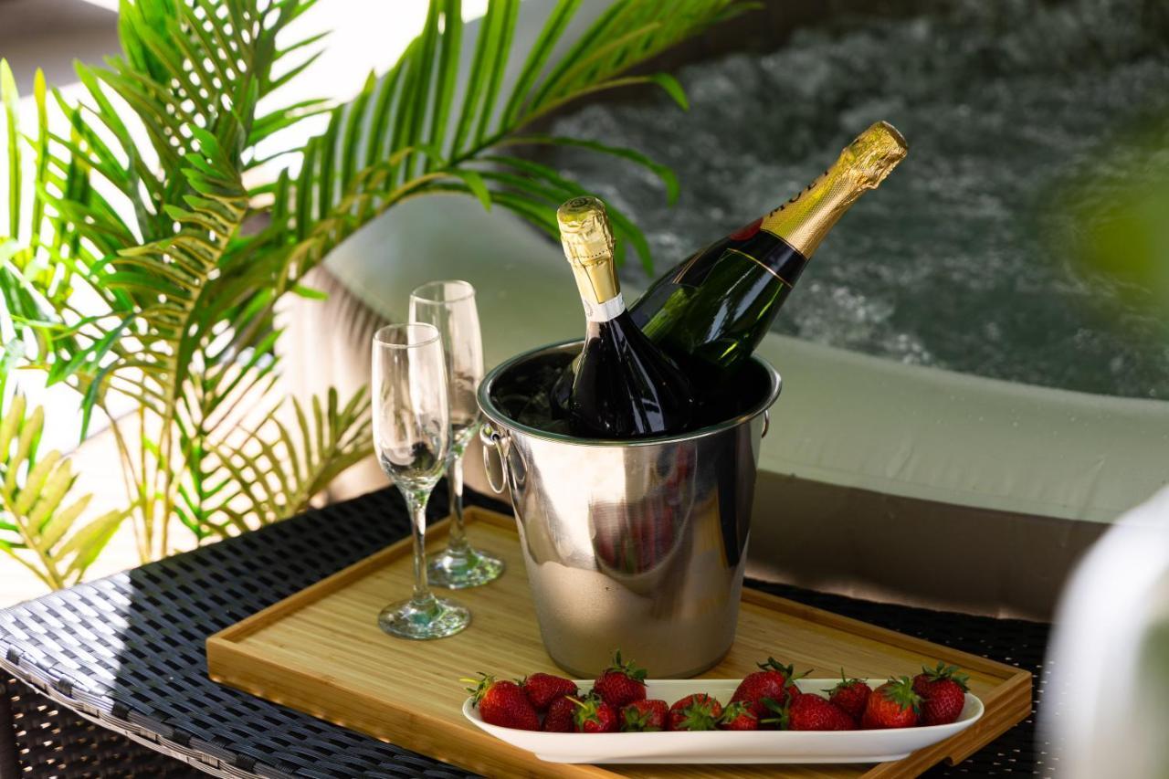Oasis Luxury Apartment With Terrarce And Jacuzzi 斯普利特 外观 照片